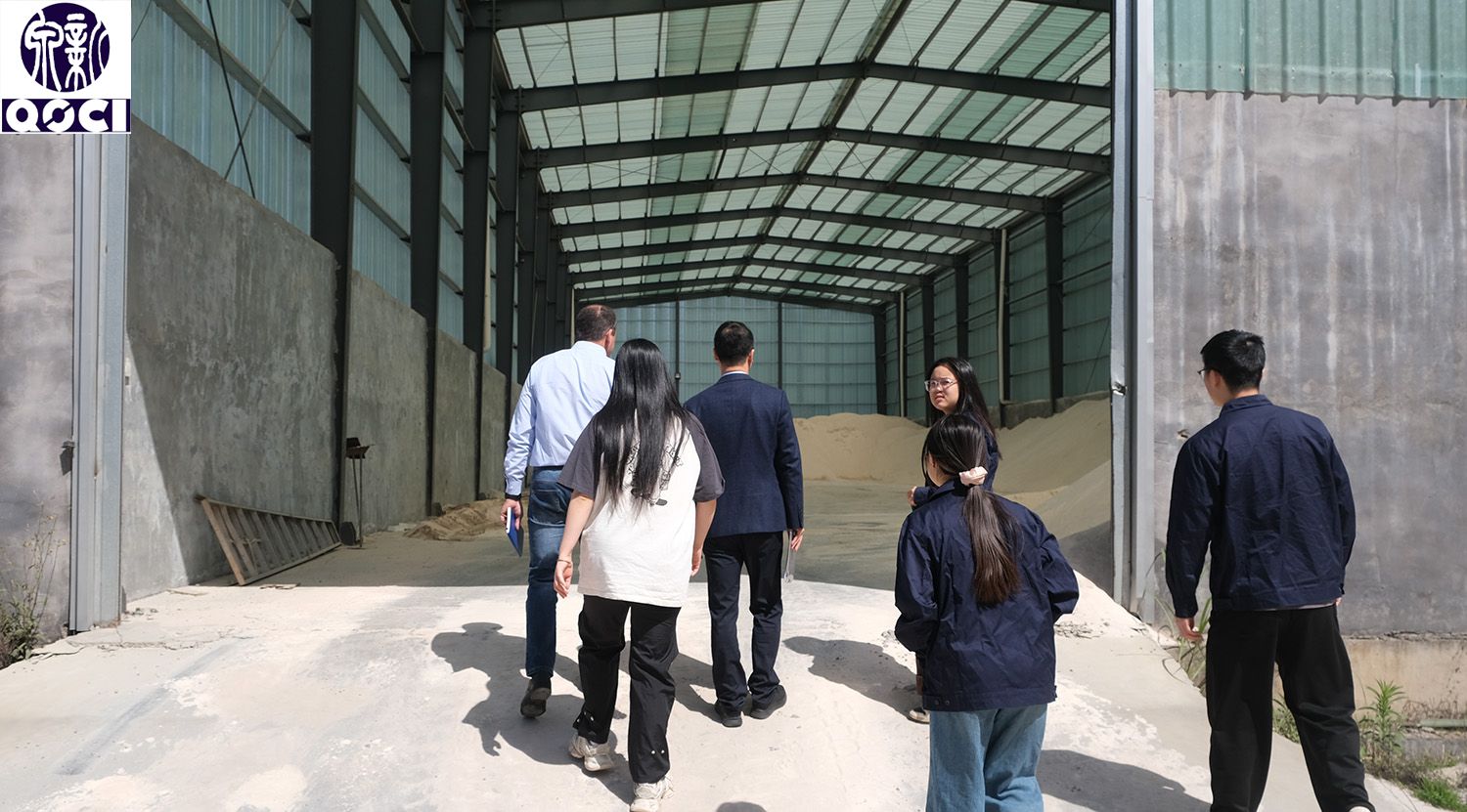 Brazilian customers visit SOLARIS & QOCI Electrical for inspection and deepening international cooperation and technical exchanges(图2) DSCF2033.jpg