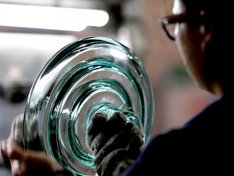 glass insulator Material.webp
