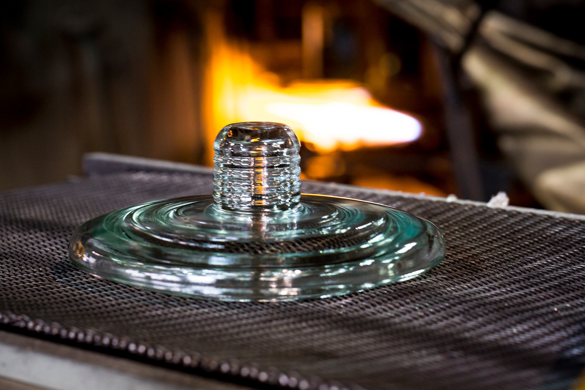 Glass Electrical Insulators: The Unsung Heroes of Modern Power Grids-01(图2) Exceptional Mechanical Strength.jpg