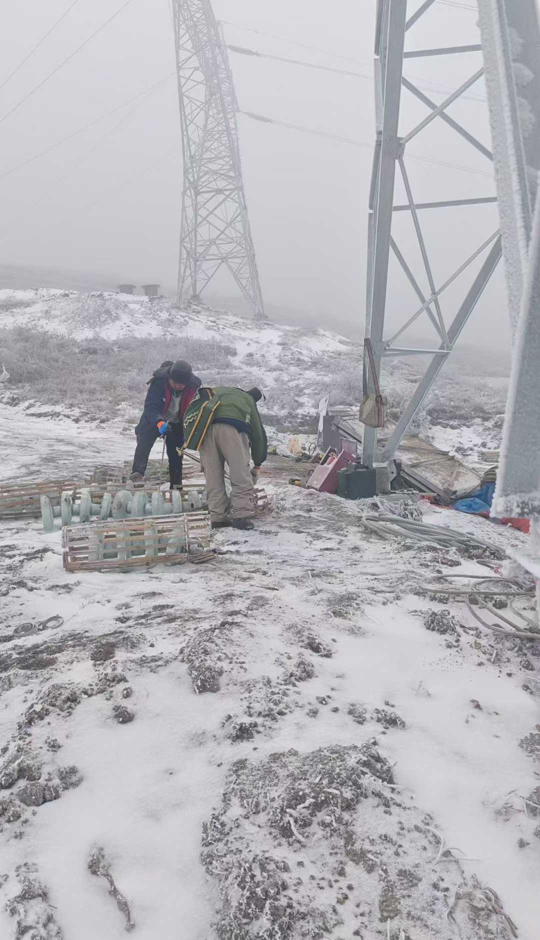 What Is Glass Electrical Insulators? Types, Uses, and Advantages in Power Lines