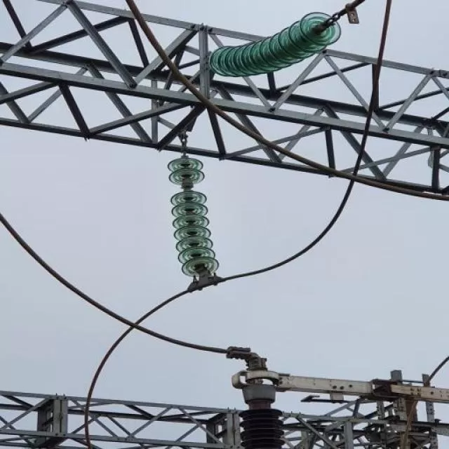 glass insulators su110kv_vo-719.jpg glass insulators su110kv_vo-719.jpg