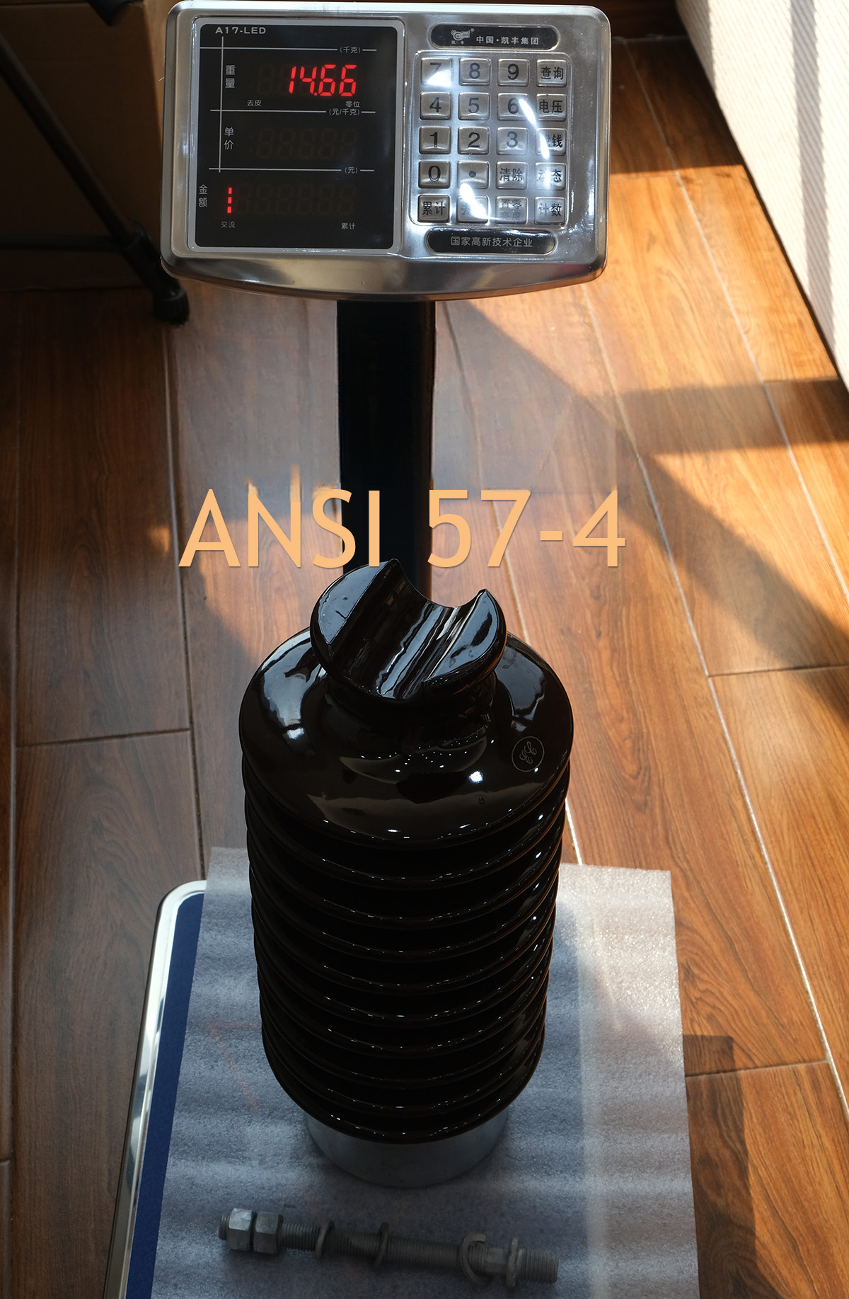 ANSI 57-4 High Voltage Tie Top Porcelain Line Post Insulator(图2) 57-4-with-steel-feet.jpg