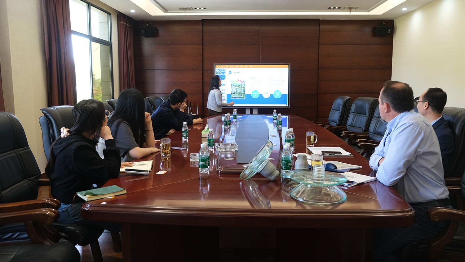 Brazilian customers visit SOLARIS Electrical for inspection and deepening intern