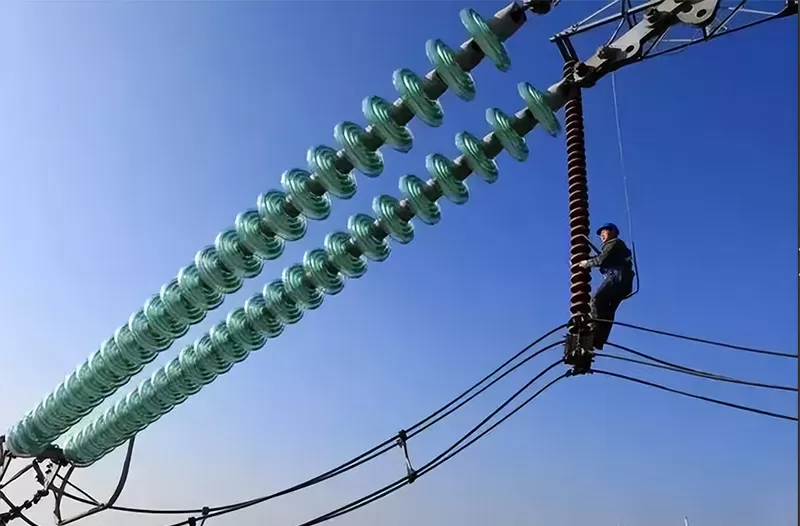 Classification and Applications of Insulators(图1) 玻璃绝缘子.jpg