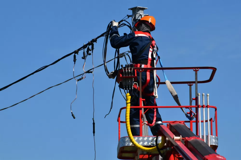 What is an Insulator? Glass Insulators & Electrical Insulation Resistance Test