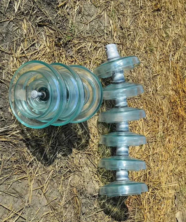 Electric Fence Insulators and the Science of Electrical Insulation(图6) glass-insulators-high-voltag.png