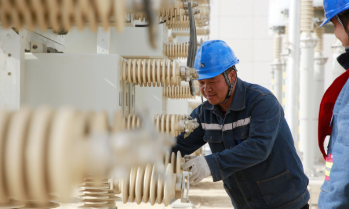 330kV & 110kV Toughened Glass Suspension Insulators | UHV Power Grid ConstructionFigure 3 330kV & 110kV Toughened Glass Suspension Insulators | UHV Power Grid ConstructionFigure 3
